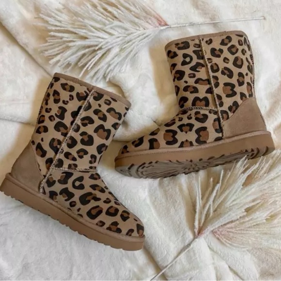 NWT UGG Classic Short II Bootie size 8 - Picture 4 of 13